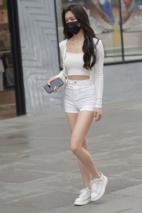 【精选街拍】Vol.1661 长腿白色热裤小姐姐 [105P+1V-1.51GB]