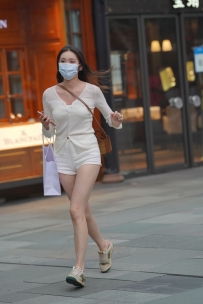 【精选街拍】Vol.2458 白色热裤小姐姐 [158P+1V-2.34GB]