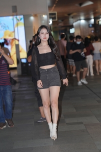 【精选街拍】Vol.1687 黑色紧身长裤小姐姐 [151P-2.39GB]