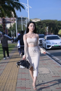 【精选街拍】Vol.1908 不吃鸡蛋街拍作品 - 你是晚来风 [1040P-3.29GB]