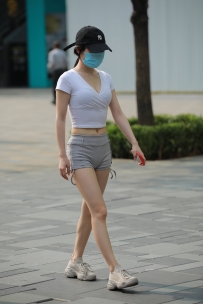 【精选街拍】Vol.2388 简单的性感 [185P+2V-2.68GB]