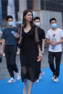 【精选街拍】Vol.2538 黑色长裙蕾丝 [35P-646MB]