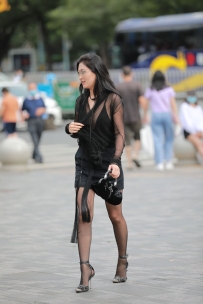 【精选街拍】Vol.3222 时尚黑色吊带裙 [91P-1.00GB]