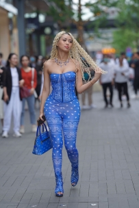 【精选街拍】Vol.2566 花色连体衣翘臀美胸小蛮腰 [200P-2.40GB]