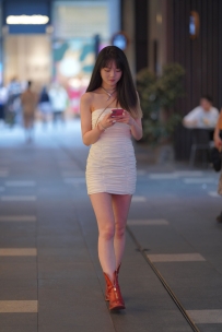 【精选街拍】Vol.3203 亮眼红色短靴 [132P+1V-1.65GB]