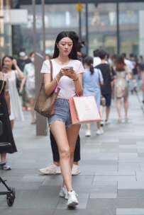 【精选街拍】Vol.2776 青春短裤小白鞋 [73P+1V-870MB]