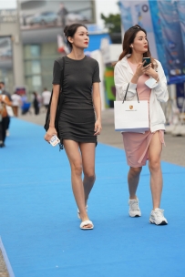 【精选街拍】Vol.2423 黑色紧身包臀裙 [61P-1.05GB]