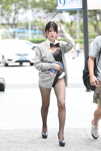 【精选街拍】Vol.2477 黑色连体衣黑丝高跟 [34P-247MB]